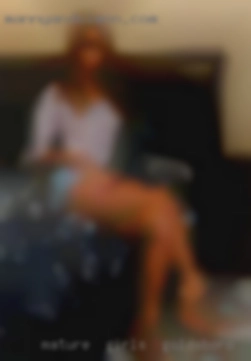 Mature  guy looking   for girls in Goldsboro a playmate.